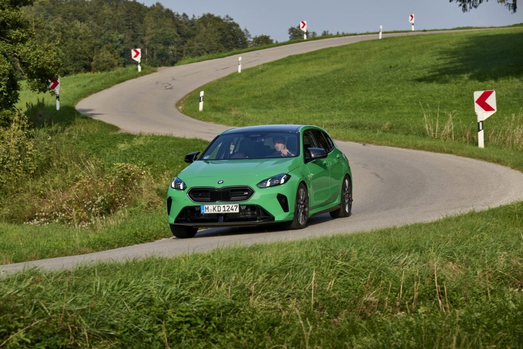 bmw_m135_xdrive_2025_green_059