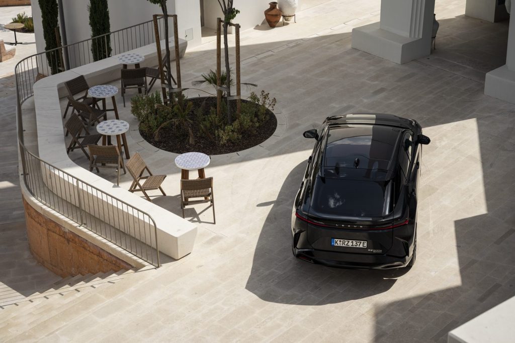 lexus_rz_500e_2025_black_049