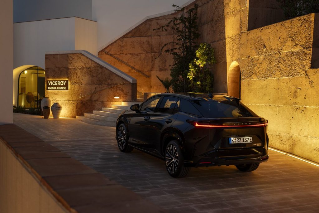 lexus_rz_500e_2025_black_049