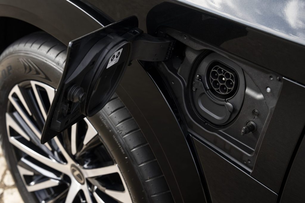 lexus_rz_500e_2025_black_049
