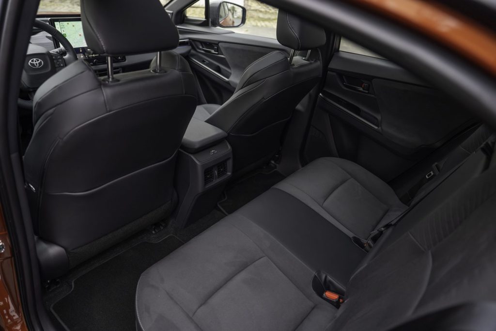 toyota_c_hr__2026_interior_006